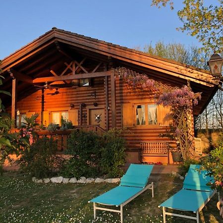 Chalet B&B Laghetti Martina Crevalcore エクステリア 写真