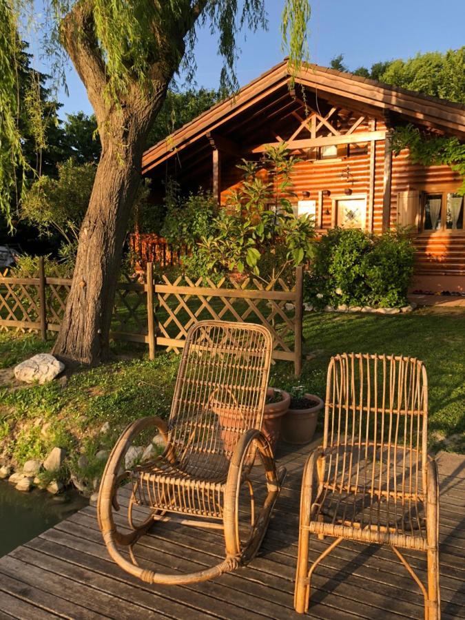 Chalet B&B Laghetti Martina Crevalcore エクステリア 写真