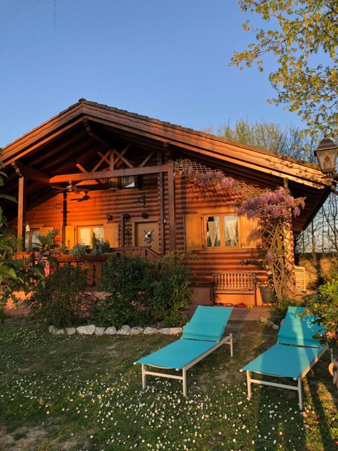 Chalet B&B Laghetti Martina Crevalcore エクステリア 写真