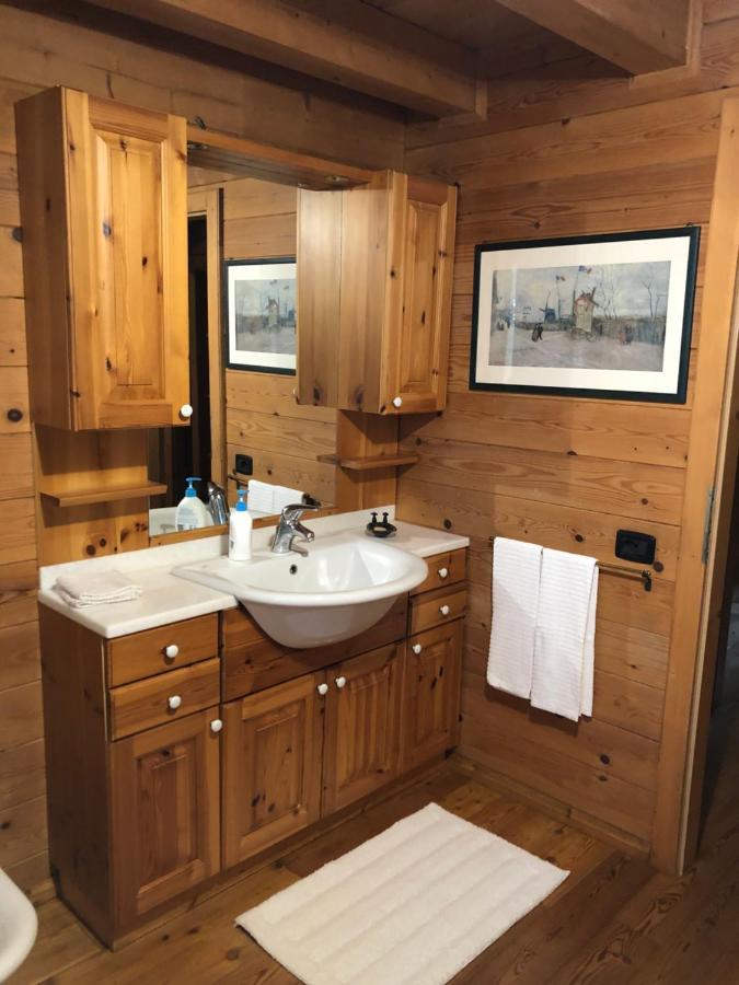 Chalet B&B Laghetti Martina Crevalcore エクステリア 写真